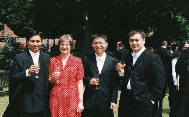 2002-03 alumnus Mr Bounthanongsack Chanthalath from Laos (1st on left) with Alison Nicol, former Administrator (2nd on left) 2002-03 alumnus Mr Bounthanongsack Chanthalath from Laos (1st on left) with Alison Nicol, former Administrator (2nd on left)