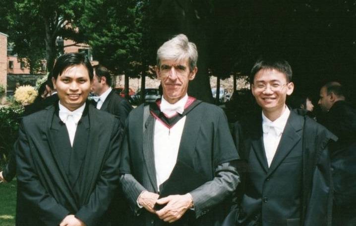 2002-03 alumnus Mr Bounthanongsack Chanthalath from Laos (1st on left) with Ambassador Christopher Long, former Director (centre) 2002-03 alumnus Mr Bounthanongsack Chanthalath from Laos (1st on left) with Ambassador Christopher Long, former Director (centre)