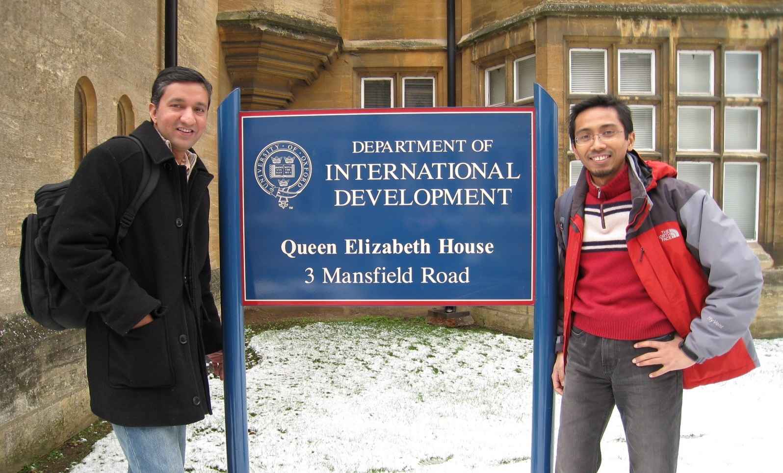 2008-09 alumnus Mr Aiyub Omar from Malaysia (right)