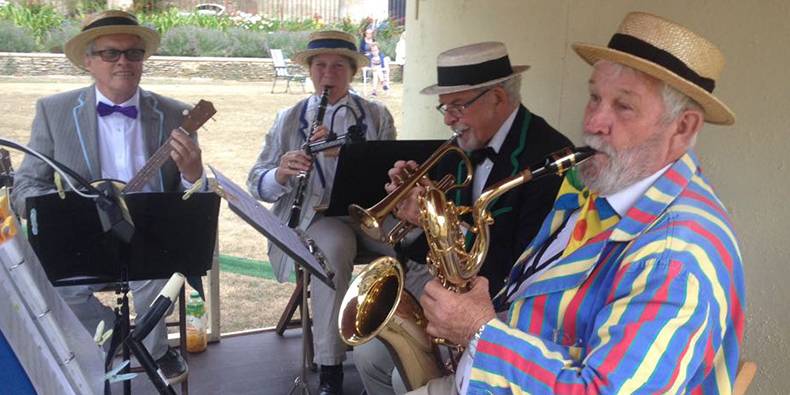 For an outdoor production of Twelfth Night at Hatherop Castle, relocated to the 1920s, Peter Kingslake set Feste’s songs to jazz tunes