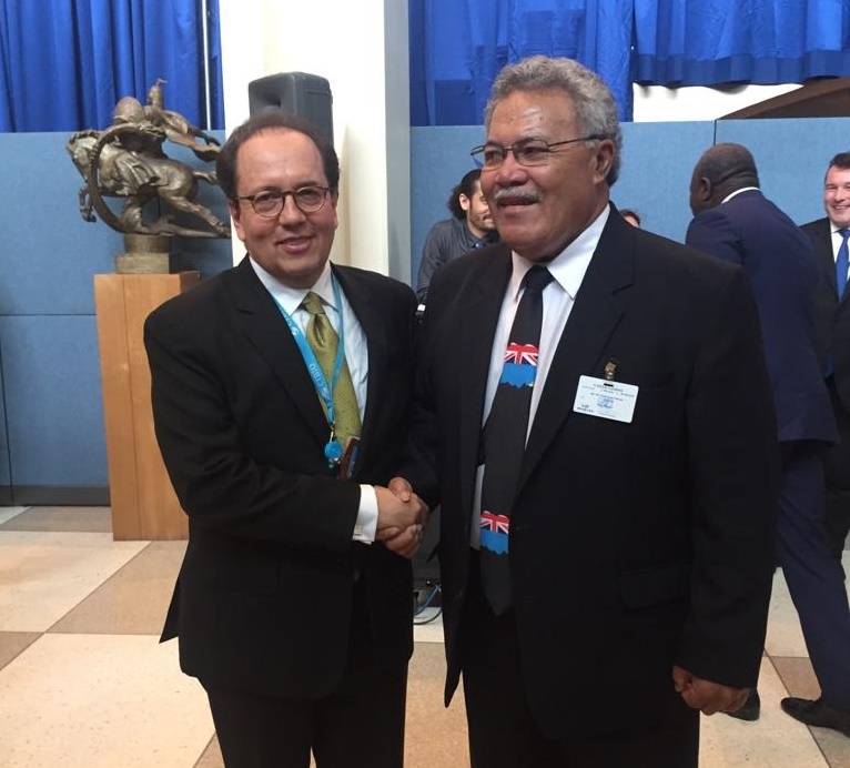 1989-90 alumnus Jose Rosenberg from Ecuador (left) with alumnus Enele Sopoaga, Prime Minister of Tuvalu